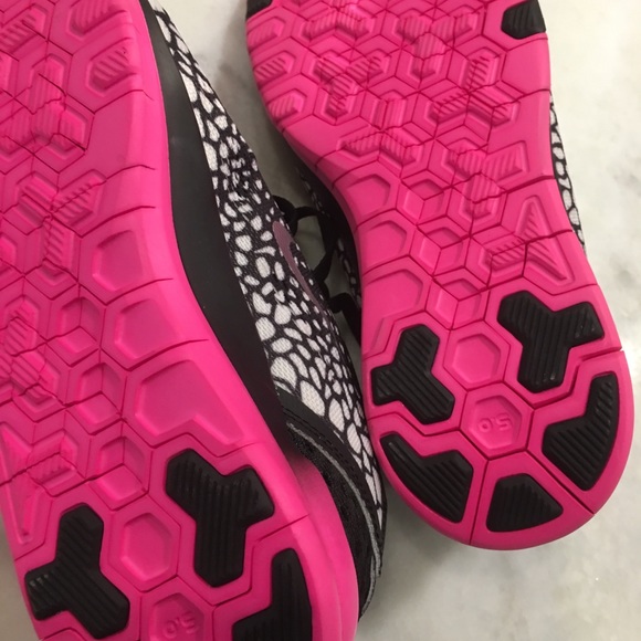 NIKE FREE WOMENS SHOES - Picture 3 of 4